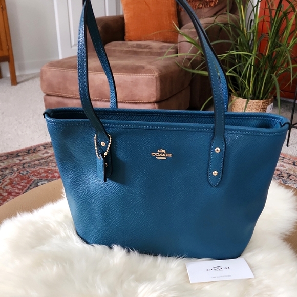 Beautiful NWOT Coach Teal Saffiano Leather Shoulder Tote 💙💚🎁 - Picture 1 of 16